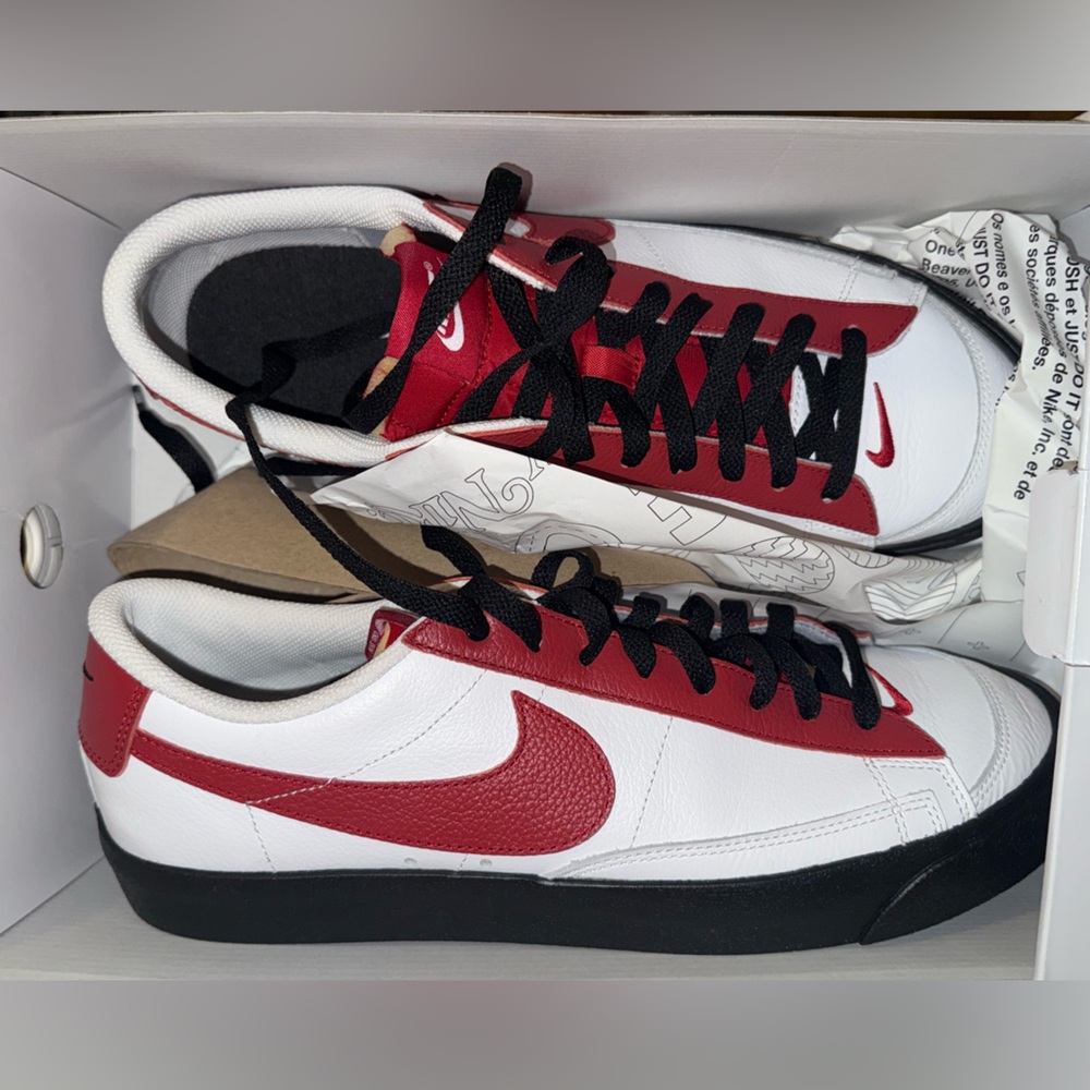 Nike Men's Black, Red, and White Sneakers